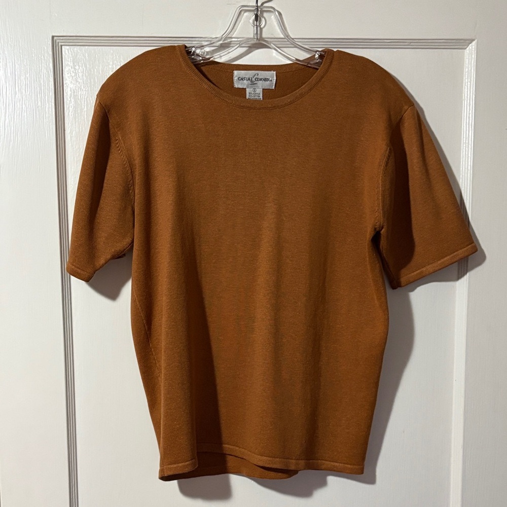 Casual Corner Women’s Small Caramel Colored Short Sleeve Knit Tee Shirt
